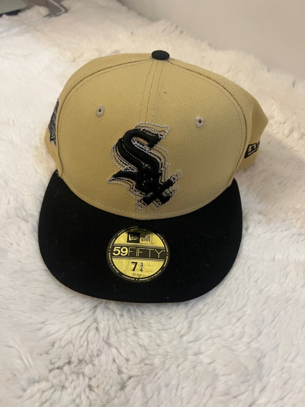 New Era Two-Tone Chicago White Sox Fitted Cap in Tan & Black
